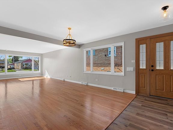 3rd image of 9053 S Sacramento Ave