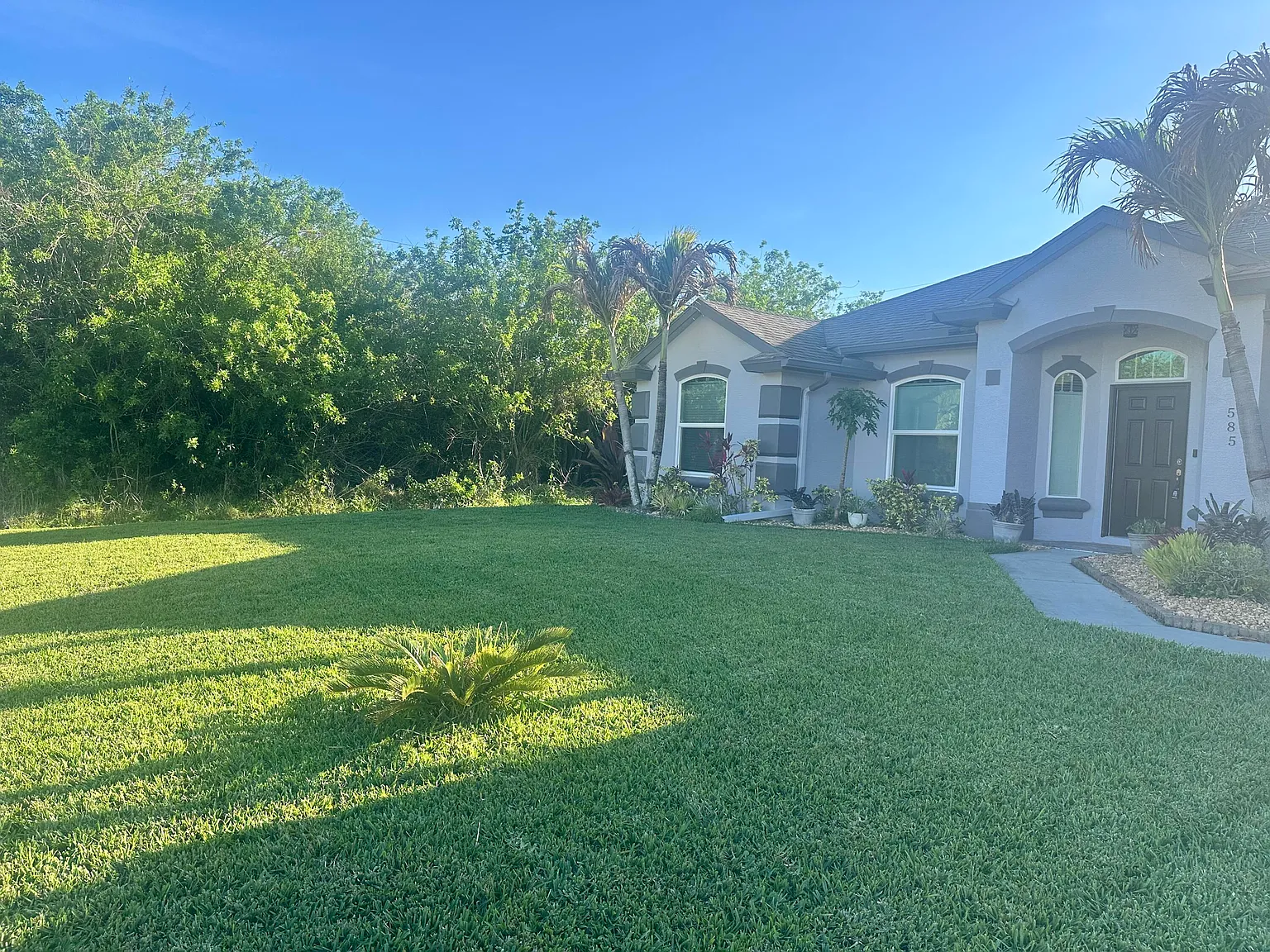 3 bed, 2.0 bath, 2500 sqft, $2,600 — Photo 2