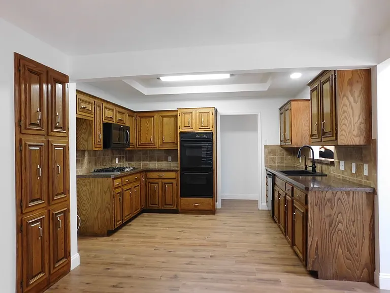 4502 Parkhurst Dr — Photo 8