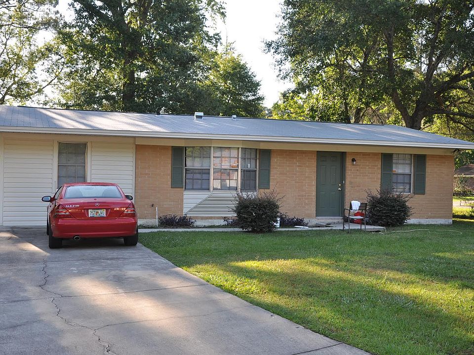 1st image of 825 Essex Dr