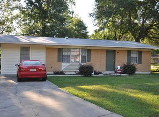 825 Essex Dr, Tallahassee, FL 32304