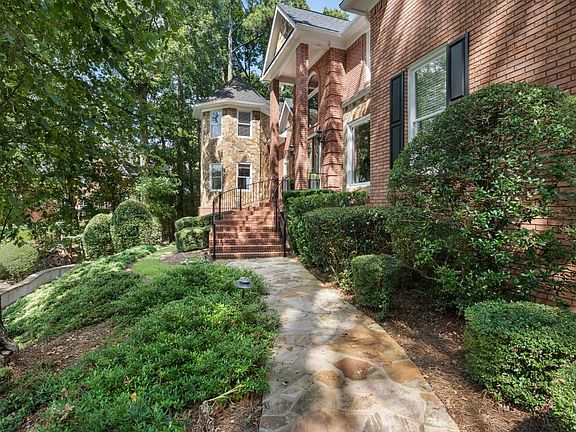 3rd image of 620 Wynfield Ct