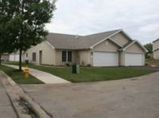 5618 Pointe Dr, Hammond, IN 46320