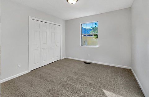 3rd image of 220 Salusbury Ln