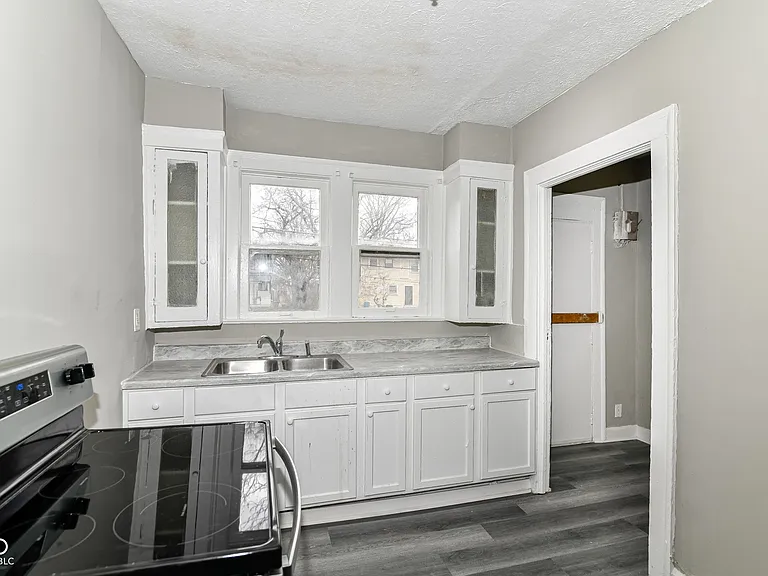 3041 Broadway St — Photo 13