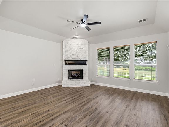 5th image of 1581 Meadows Ave