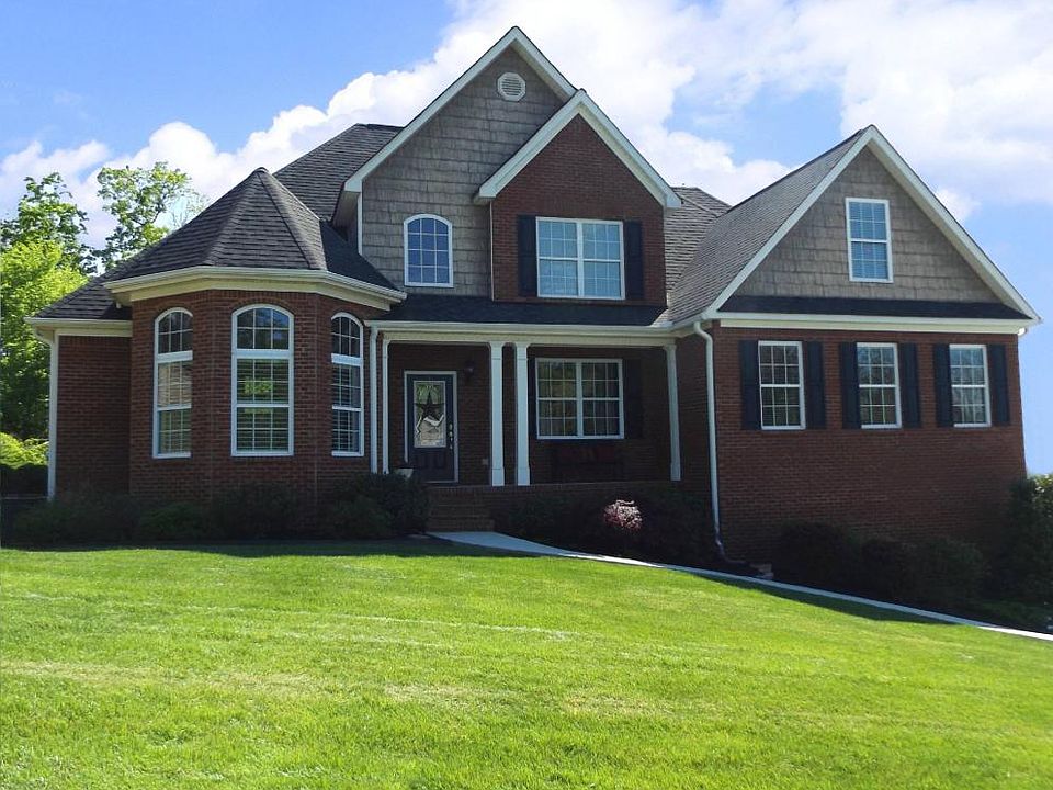 1st image of 114 Carriage Dr