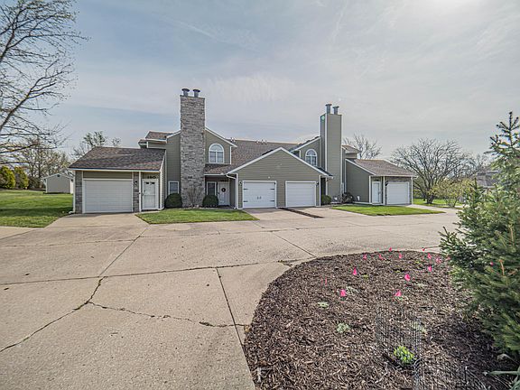 2nd image of 192 W Green Meadows Rd