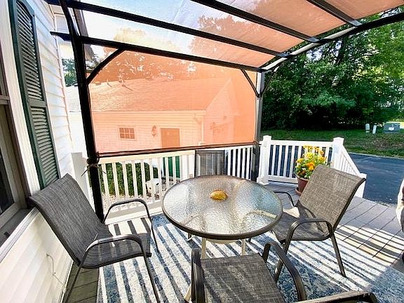 4th image of 877 Sutherland Ave #4