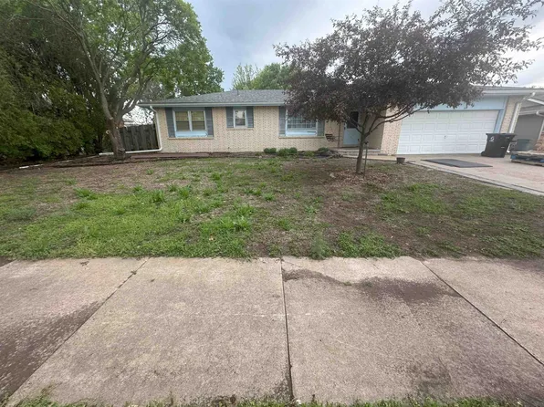 2362 Montclair Dr, Salina, KS 67401