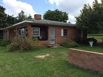 2nd image of 224 Bayside Ln