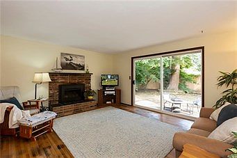 2nd image of 3607 Briarwood Dr SE
