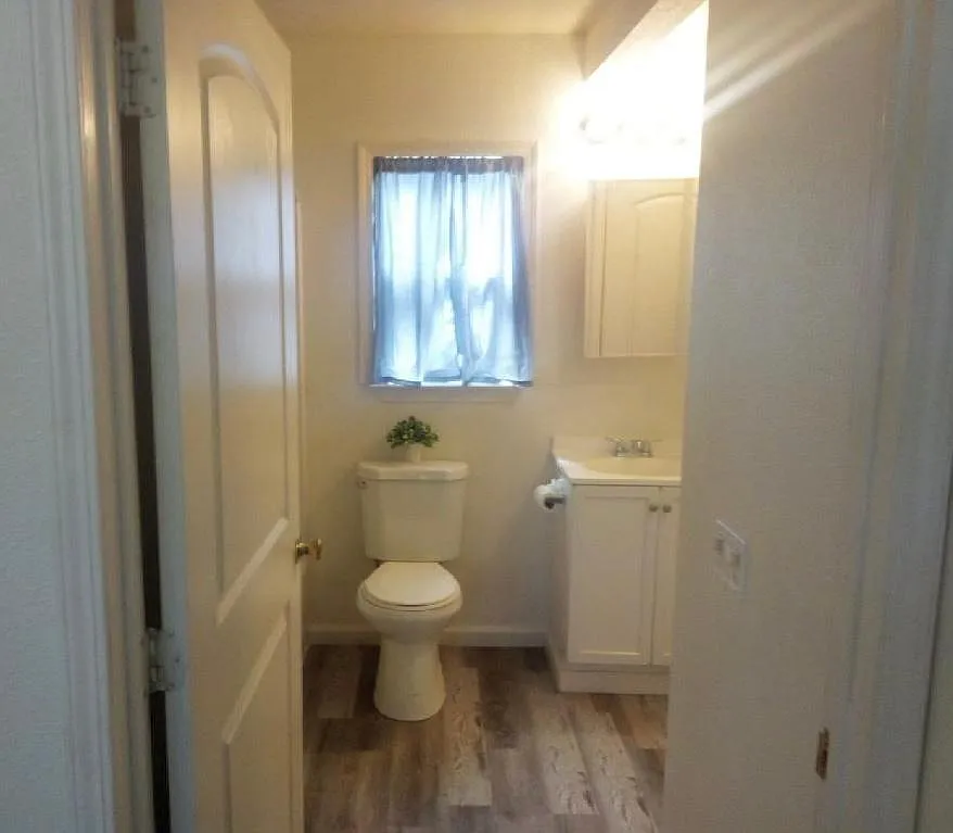 3486 Lakeshore Boulevard — Photo 1