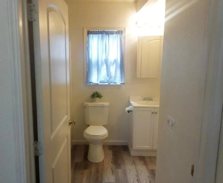 3486 Lakeshore Blvd #1