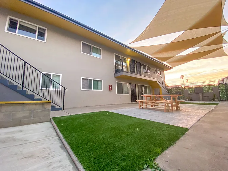4233 Euclid Ave — Photo 12