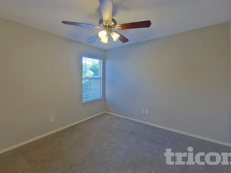 521 Olive St — Photo 12