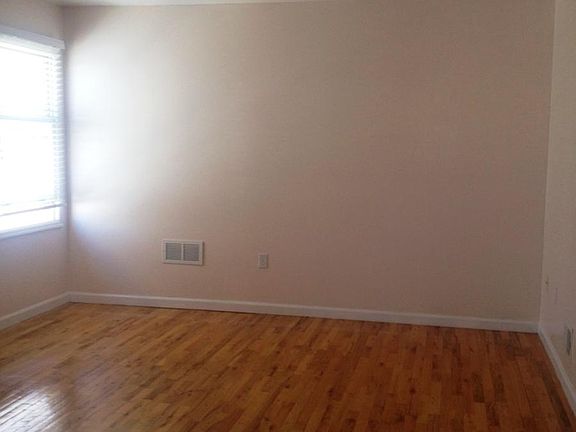 5th image of 341 Lincoln Ave #1
