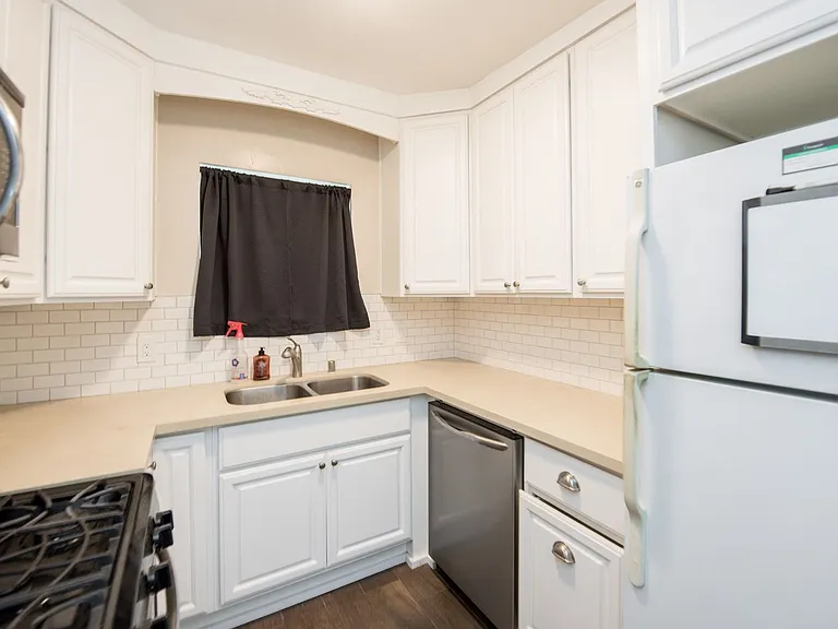 12511 Columbia Way — Photo 14