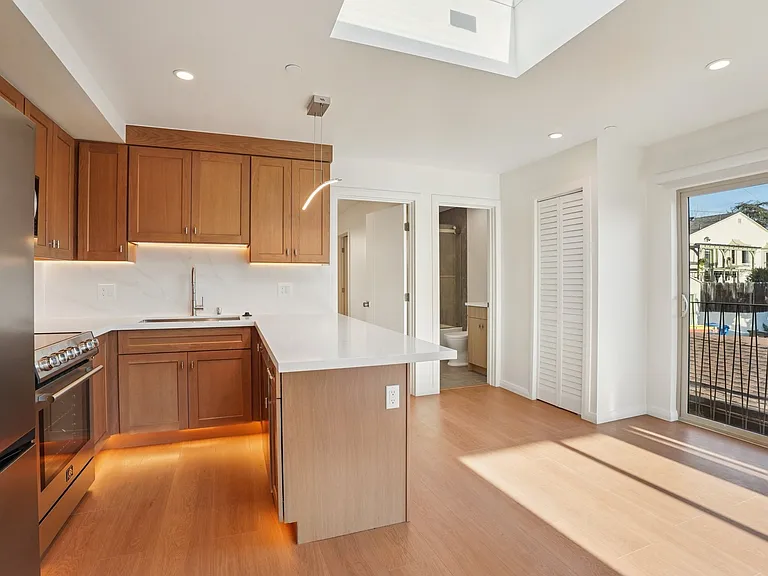 6162 3/4 6160 Oak Crest Way — Photo 11