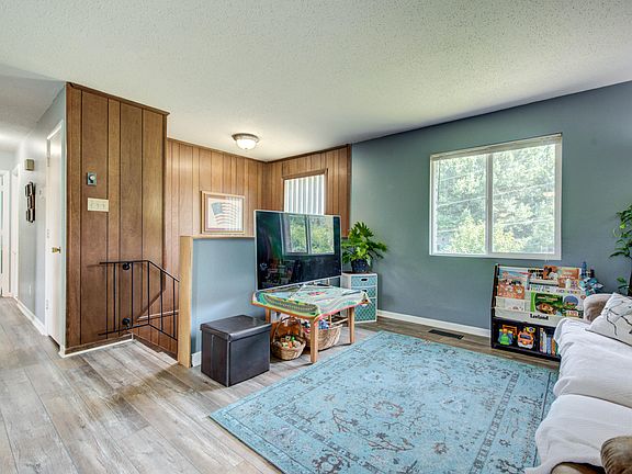 3rd image of 1328 Scotsbury Cir