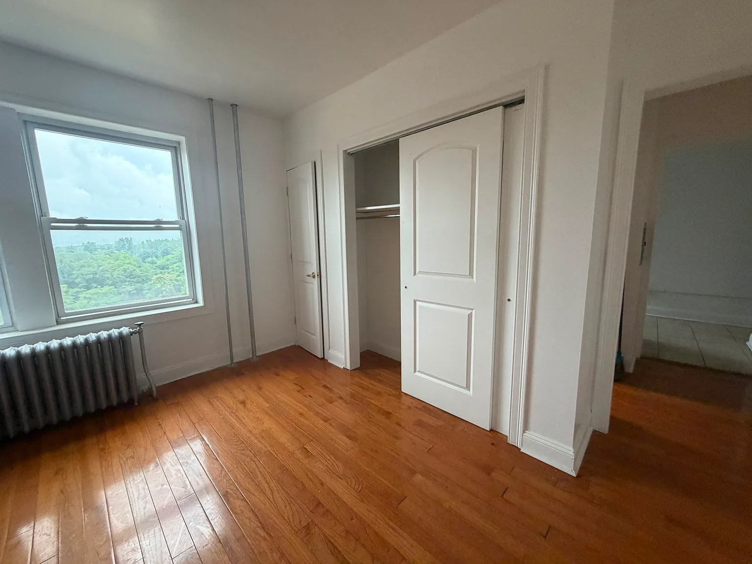 2 bed, 850 sqft, $2,081 — Photo 4
