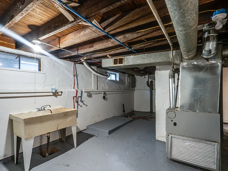 934 Royal Rd — Photo 17