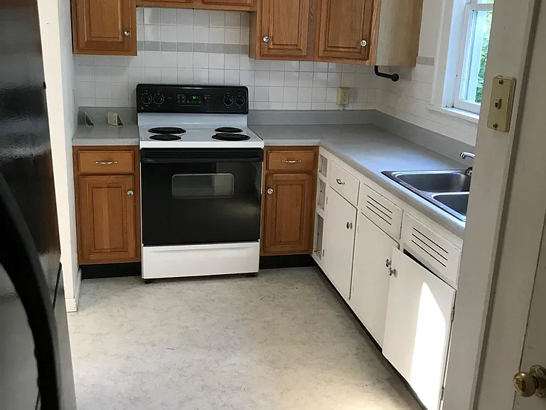 329 Maple Ave — Photo 3