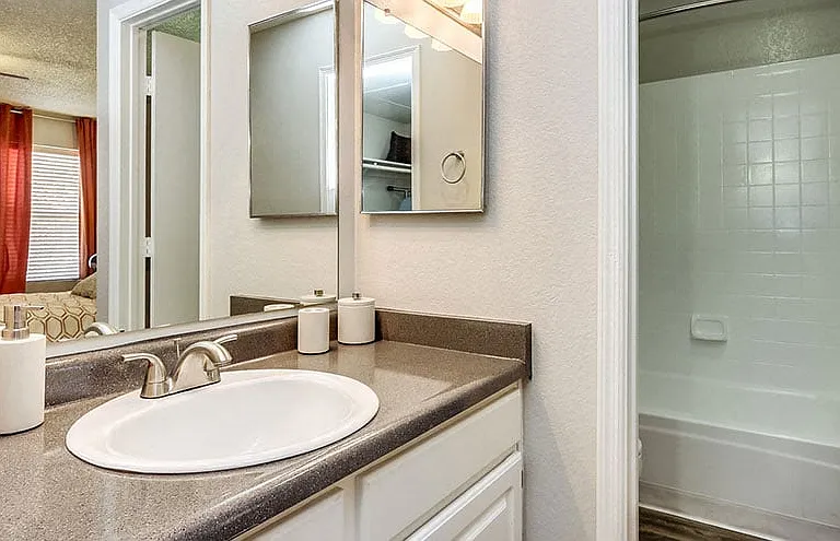 Madera Point Apartments — Photo 10