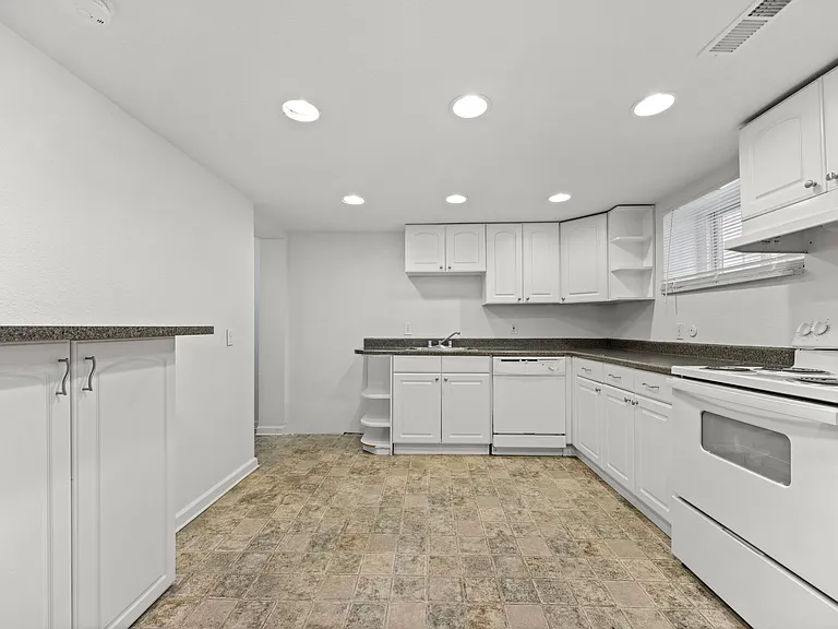 1217 E 14th Ave. — Photo 28
