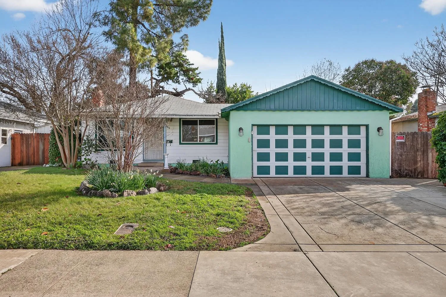1014 Coloma Way photo 1