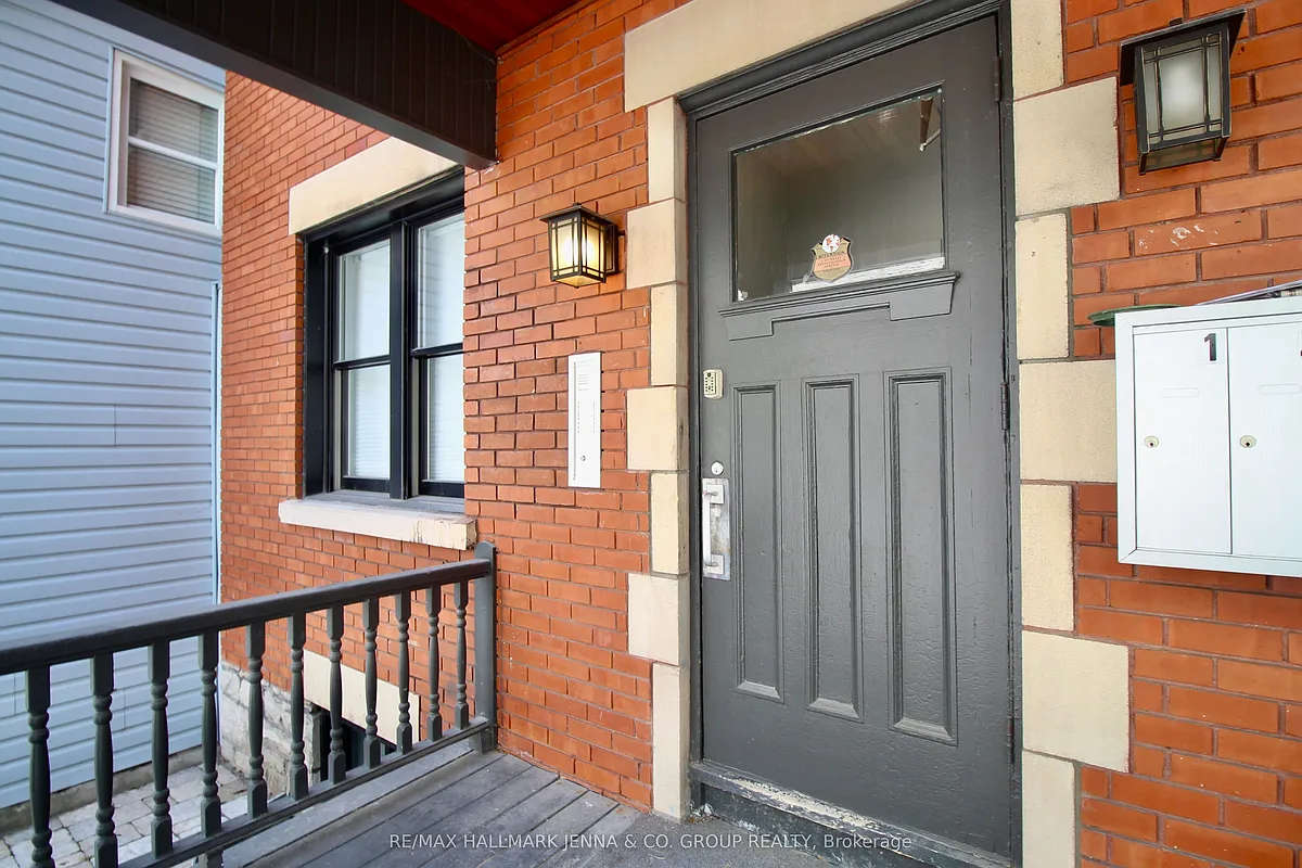Building Photo - 38 Bruyere St #2