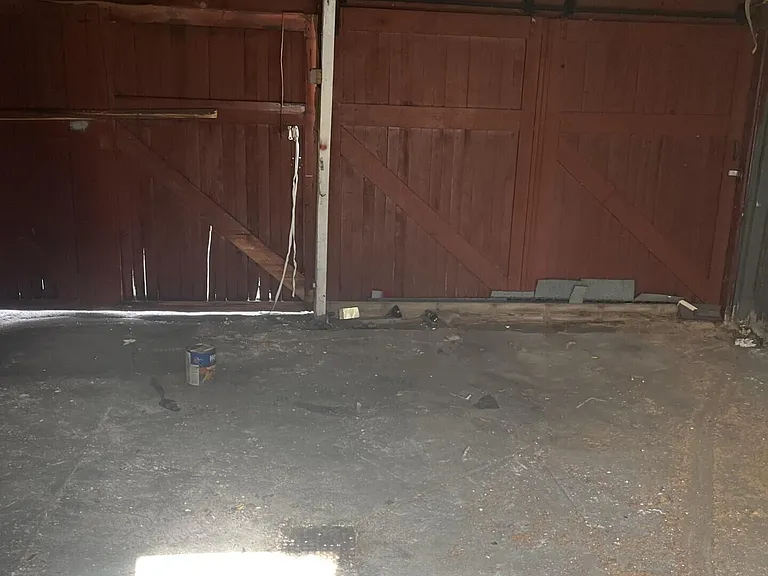 1139 Sanderson Ave — Photo 17