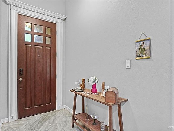 3rd image of 212 Los Laureles Dr