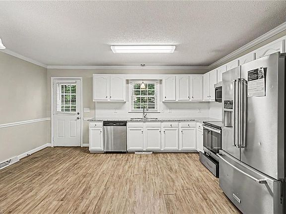 4th image of 3854 Forest Valley Dr