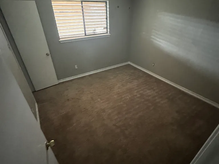 5202 Edinburg Cir — Photo 2