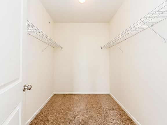 5th image of 903 Ellington Cir