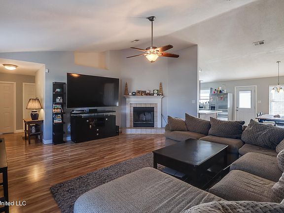 2nd image of 14263 S Country Hills Dr