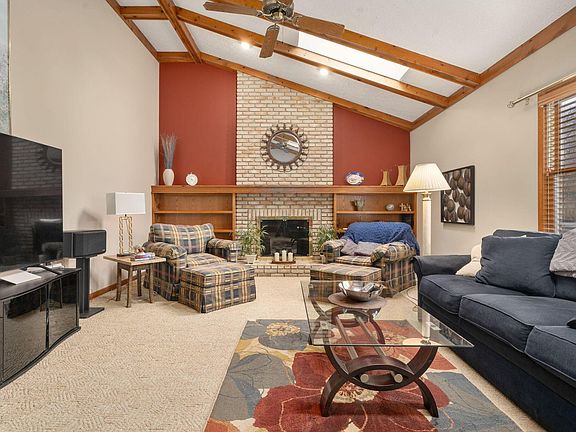 5th image of 8756 Chateau Dr