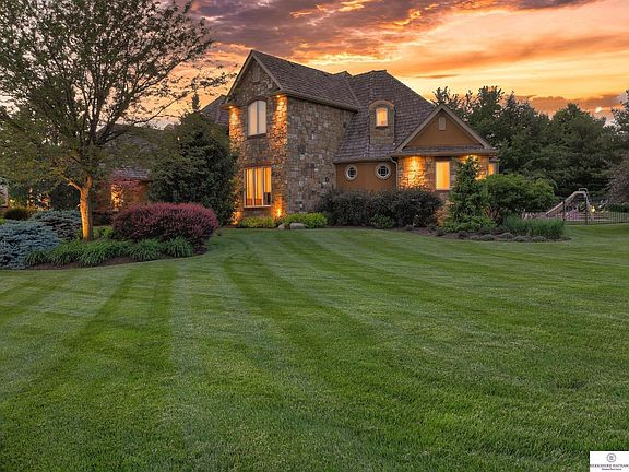 4th image of 17130 Valley Dr