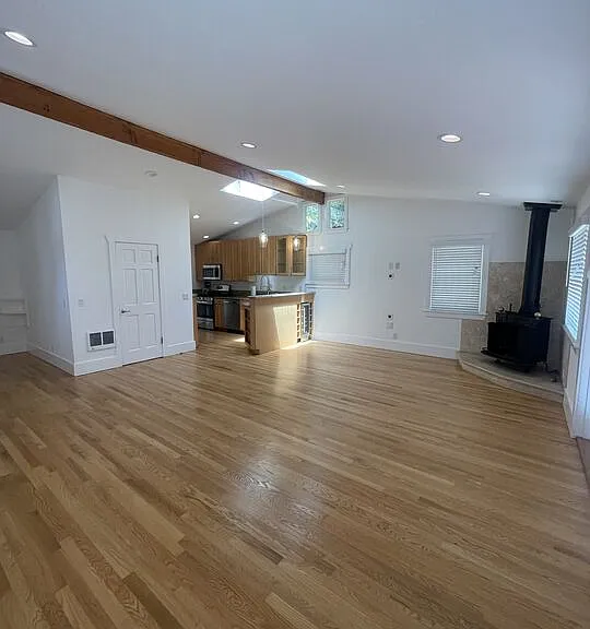 447 Howland Canal — Photo 15