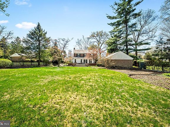 2nd image of 5911 Meadowood Rd