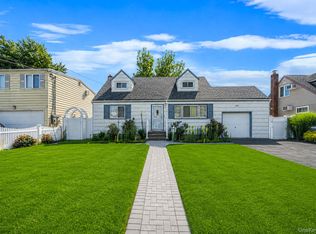 1030 N Fulton Avenue, Lindenhurst, NY 11757