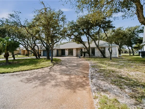 711 Waterwood St, Rockport, TX 78382