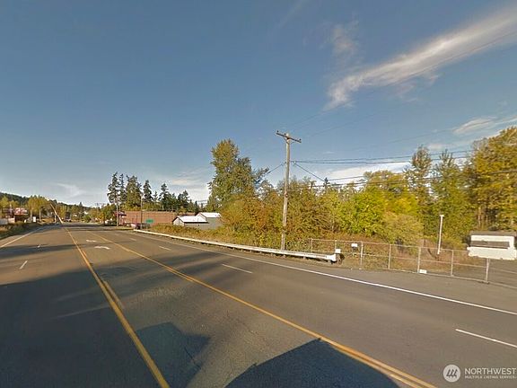 3rd image of 7608 Pacific Highway E