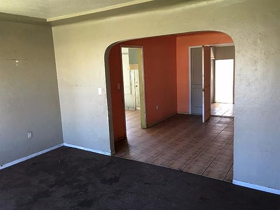 3rd image of 4246 E Lane Ave