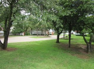 593 Country Club Rd, Bowie, TX 76230