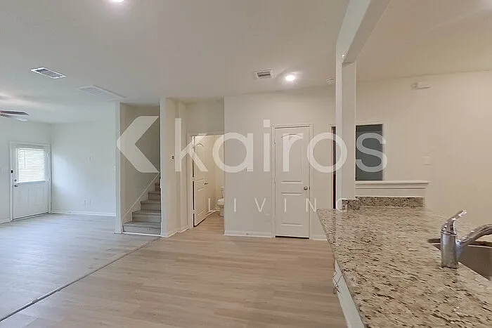 10631 Hillside Creek Dr — Photo 10