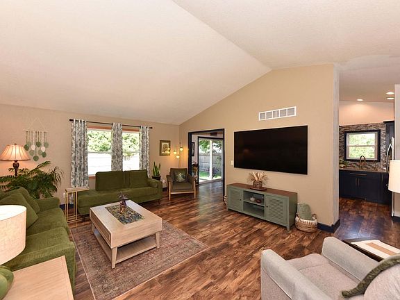 3rd image of 1300 Goldcrest COURT