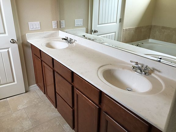 4th image of 1039 Lancelot Dr.