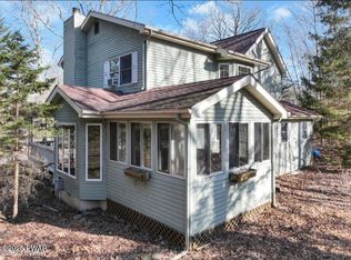211 Ravenhill Rd, Tamiment, PA 18371